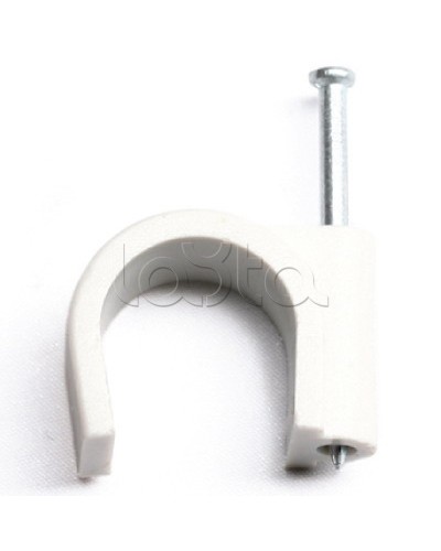 Скоба пластиковая с гвоздем, д.25 - 26мм DKC 52300 в Рубцовске Держатели, клипсы, скобы Pintop.ru