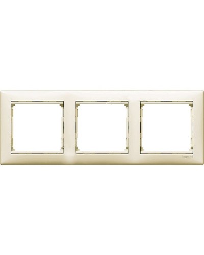 Рамка Valena 3 поста LEGRAND 774353 в Рубцовске Аксессуары для кабель-канала Pintop.ru